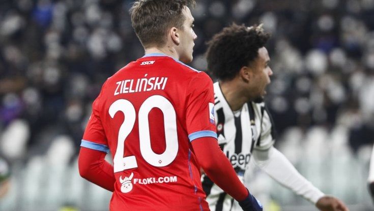 Napoli, Zielinski positivo: era tra i tre giocatori messi in quarantena dalla Asl. Anche Koulibaly contagiato
