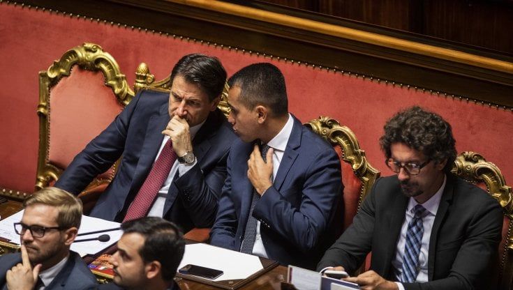 La guerra dentro al M5S: pontieri al lavoro per ricucire tra Conte e Di Maio
