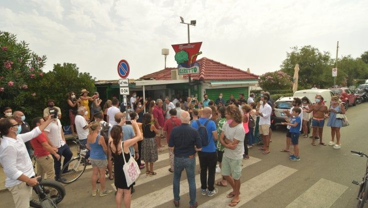 Palermo, folla di clienti per solidarizzare col Baretto ma lo sfratto è esecutivo