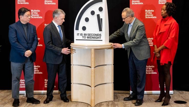 Orologio dell'Apocalisse, "mai così vicini alla fine": aggiornato a soli 85 secondi dalla catastrofe