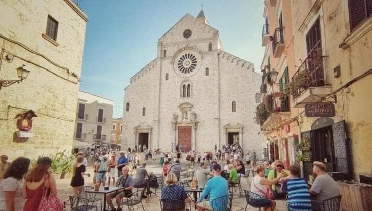Don Franco Lanzolla: “Nuove leve a Bari vecchia senza il consenso sociale il borgo non ne può più”