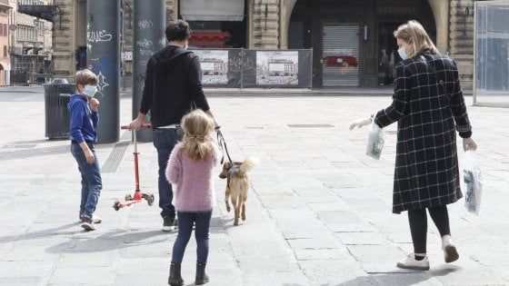 Famiglie, flash mob il 3 maggio per un applauso a bambini e genitori che resistono