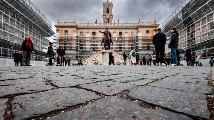 Campidoglio, la piazza di Michelangelo minacciata dal climate change: le infiltrazioni e il restauro