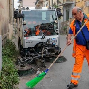 Palermo, spazzatrici di notte nelle strade: la mappa deI divieti di sosta