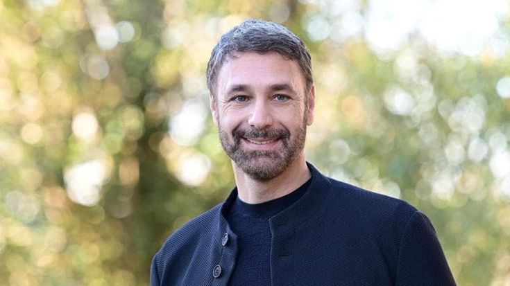 Raoul Bova: “L’inclusione è una battaglia di civiltà. Noi, vittime dell’ossessione di essere primi. La felicità? L’ho scoperta quando ho rischiato di perdere tutto”