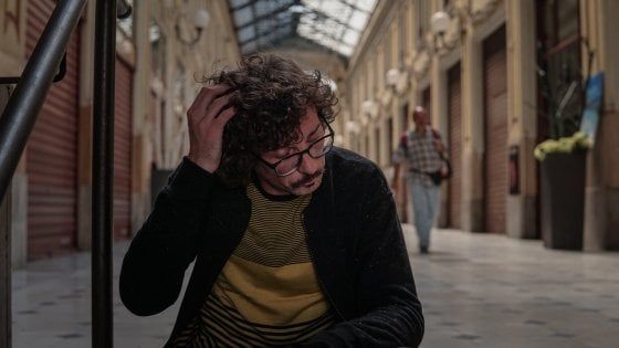 Willie Peyote torna a cantare a Bologna: "Ma qui c'è aria di repressione"
