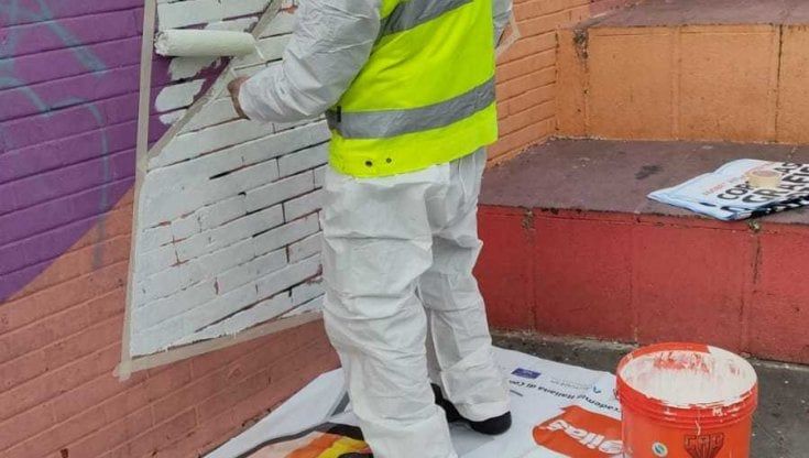 Napoli, coperti disegni e scritte che avevano imbrattato il murale per Noemi