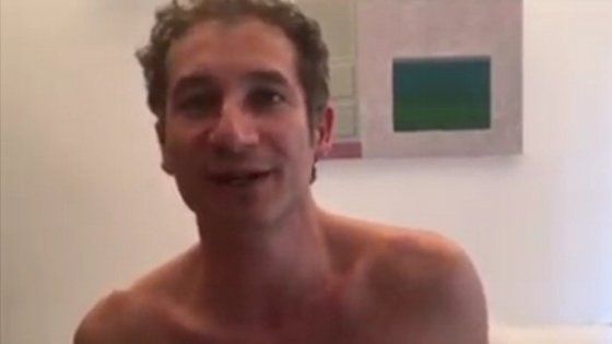 Tinder e spogliarelli: la sexy-corsa del candidato di sinistra a Bologna