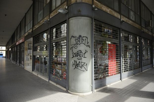 Bologna, primo giorno di serrata: il centro quasi deserto, i controlli sulle strade