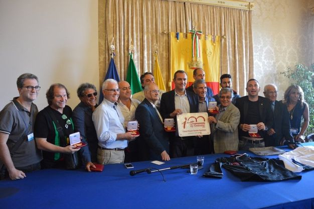 Il sindaco premia le pizzerie storiche napoletane 