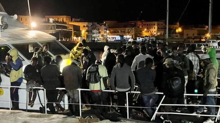 Migranti, record di sbarchi: sono centomila, quanti in tutto il 2022
