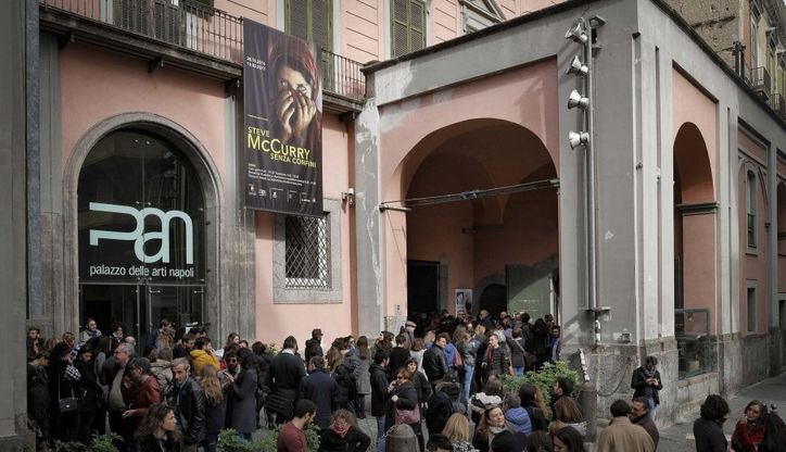 Napoli, file al Pan nell'ultimo giorno della mostra di McCurry