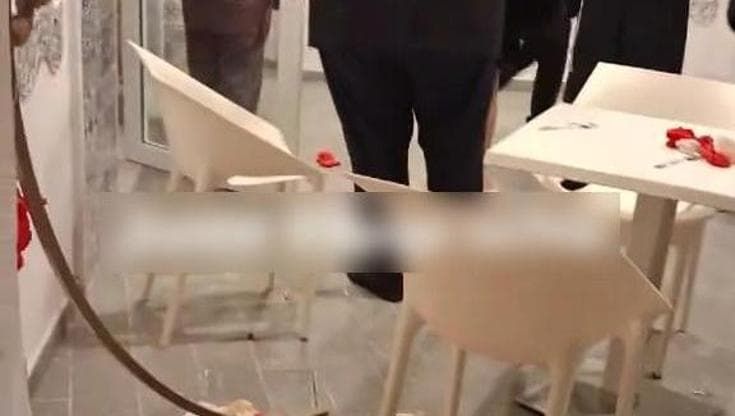 Ischia, Capodanno da incubo in hotel. Cento turisti in rivolta, si sfiora la rissa: “Cibo avariato”