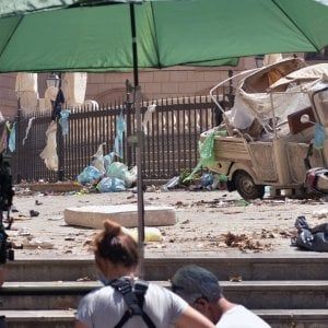 Palermo, Ammaniti gira "Anna" in una piazza Pretoria da day-after