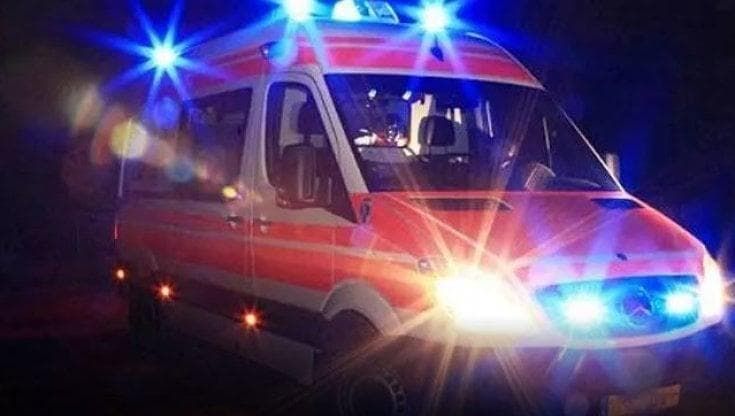 Lecce, perde il controllo dello scooter: muore un uomo di 66 anni, ipotesi malore alla guida