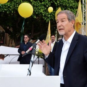 Lega, Musumeci invita Salvini a staccare spina al governo: "E poi piano Marshall per il Sud"