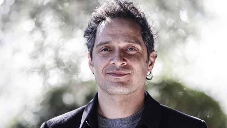 Claudio Santamaria: “La politica divide, Sanremo unisce”
