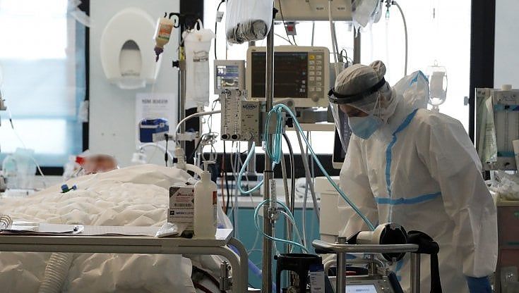 Covid, a Lecce terapia monoclonale per bimbo di 13 mesi con malattia rara: "Intrapreso un percorso eccezionale"