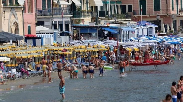 Spiaggia libera o l’elogio dell’anarchia
