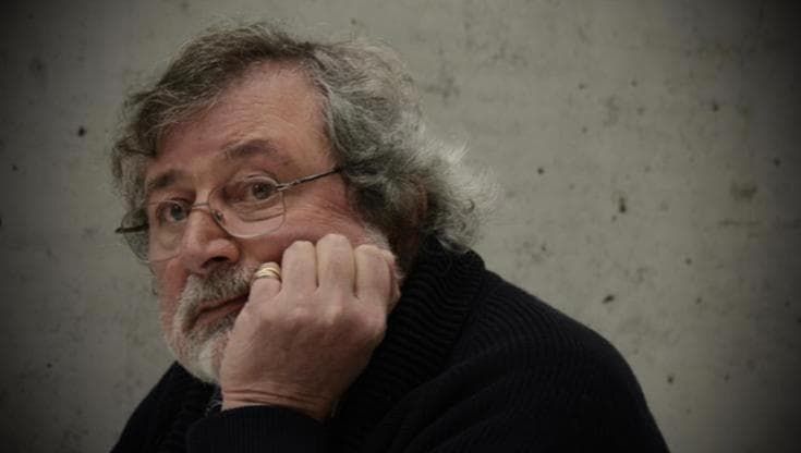 Via il piedistallo qui si contesta l’incontestabile