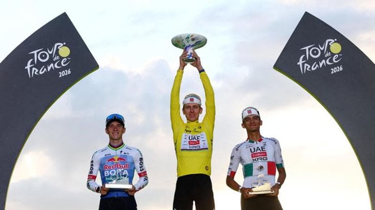 Pogacar raggiunge i re nel Tour delle folle enormi. Van der Poel, miracolo a Parigi