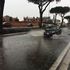 Maltempo, violento temporale a Roma: strade allagate, alberi caduti e traffico in tilt