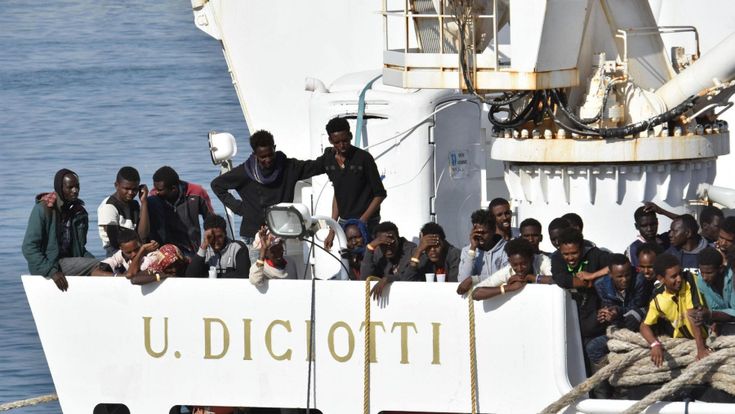 Caso Diciotti, altri due reati contestati a Salvini 