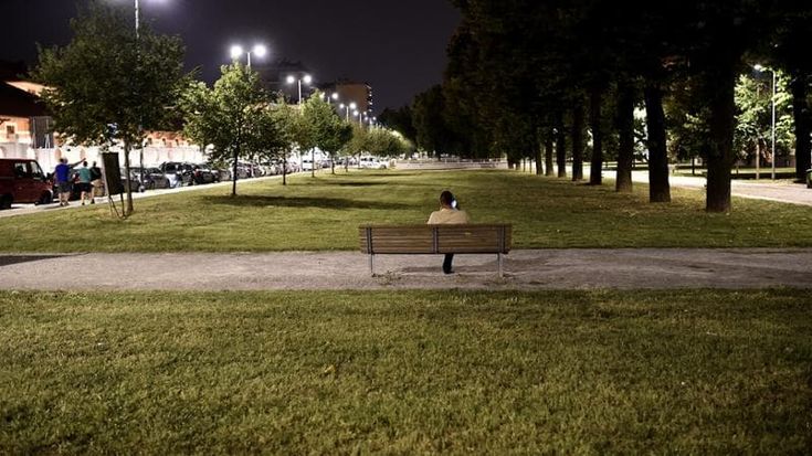 Violenza al parco Segantini: arrestato l’uomo di 26 anni che aveva seguito e molestato la ragazza
