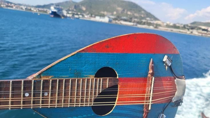 Ischia, martedì liceali in concerto per la pace: strumenti dal legno delle barche dei migranti
