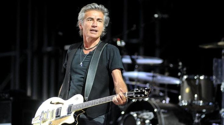 Ligabue in tour, concerto al teatro San Carlo a Napoli e al teatro Gesualdo di Avellino