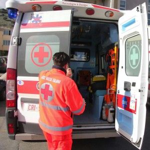 Gioco erotico diventa rapina: escort legata e picchiata a Palermo