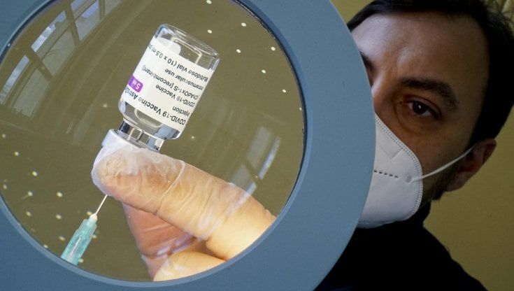 Crollo delle vaccinazioni: effettuate solo 24mila dosi. Rinviato l'arrivo di Johnson&Johnson