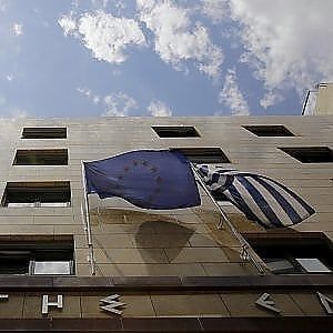 La Ue chiede nuovi tagli alla Grecia ma apre alla riduzione sul debito
