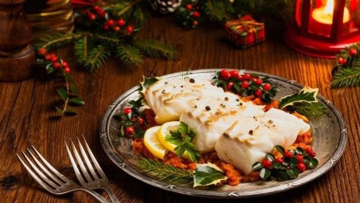 Dal panettone all'albero: il carissimo Natale degli italiani. Aumenti fino al 40% per cibo e decorazioni 