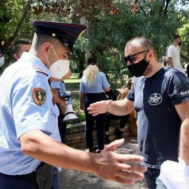 Rifugio Albania: nei Balcani in fuga dall'incubo Covid