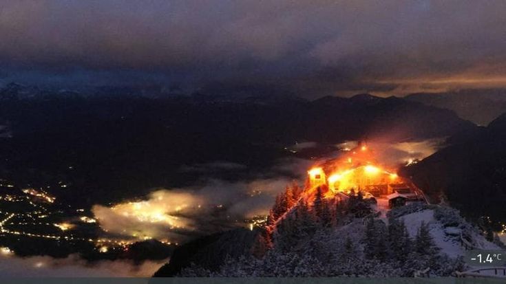 In fiamme il “Nido dell’Aquila” di Hitler sulle Alpi, dove pianificò l’invasione dell’Urss. Fermato un sospetto
