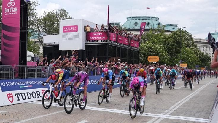 Magnier, la seconda volta al Giro. Milan battuto e polemico: “C’erano strade migliori per l’arrivo”