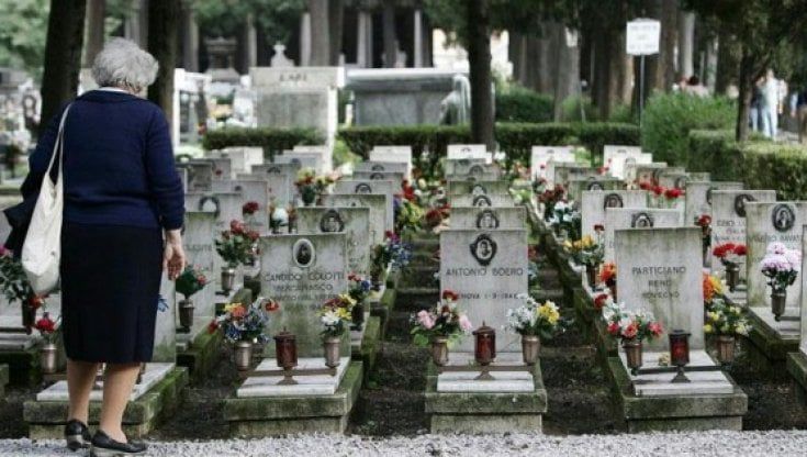 2 Novembre, a Bari il Covid limita le commemorazioni dei defunti: stop alla messa e cimiteri a numero chiuso