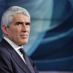 Casini: "Dobbiamo impedire la scissione, darebbe spazio all'Is"