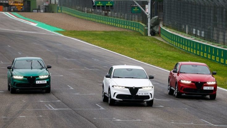 Alfa Tonale, show sul circuito di Imola