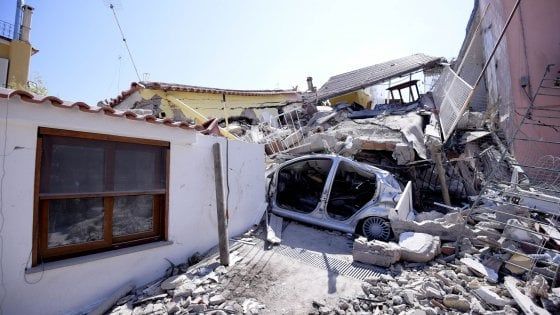 Zamberletti: "I controlli alla Protezione civile, ma serve un ministro”