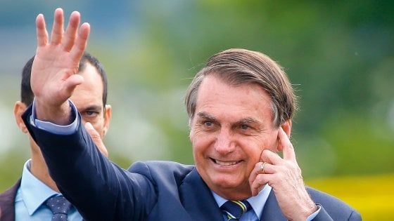 Brasile, la ricetta della ministra di Bolsonaro: "Niente sesso per evitare di restare incinta"