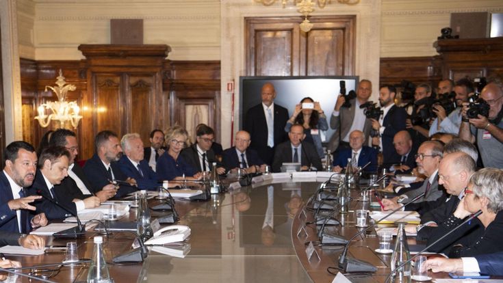 Flat tax o tre aliquote, guadagnano i redditi sui 50 mila euro