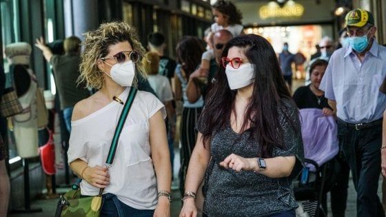 In Piemonte scatta l'obbligo della mascherina all'aperto