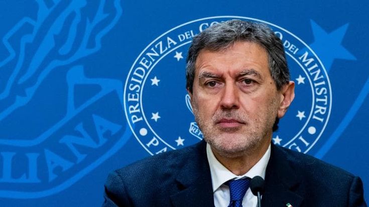 Abruzzo, militarismo comico. Albanese, il dito e la luna