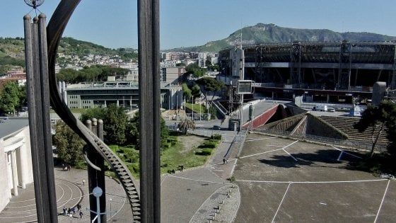 Il sindaco dedica piazzale Tecchio ad Ascarelli. I residenti: ma ora ripari le strade