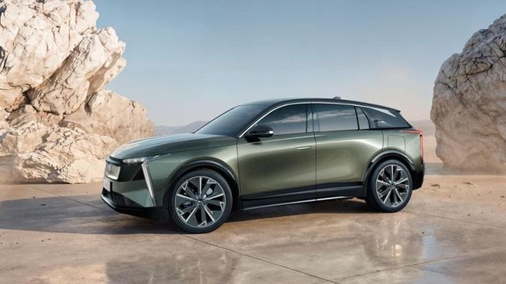 DS N°7, la seconda francese fatta a Melfi “vede” al buio e ha motori mild hybrid ed elettrici
