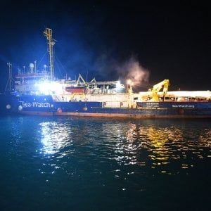 Quella nave davanti al porto