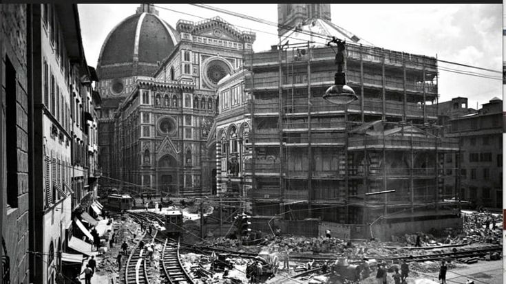 Cento anni di Firenze attraverso gli scatti di Foto Locchi