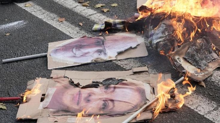 A Torino roghi e violenze durante lo sciopero generale, “Clima pesante sulla polizia”